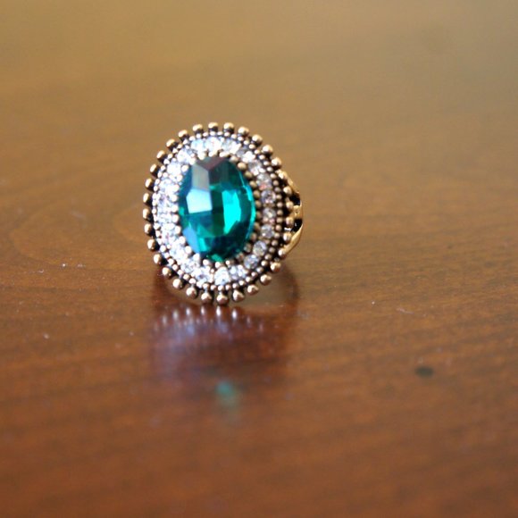 Boho Green Stone Statement ring with CZ Stones. - Picture 4 of 6